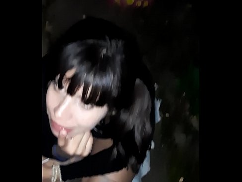 ❤️ На улици натечен пенис у замену за слаткише Порно видео код нас